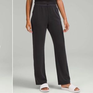 Lululemon Softstreme High-Rise Pant Black NWT Size 6